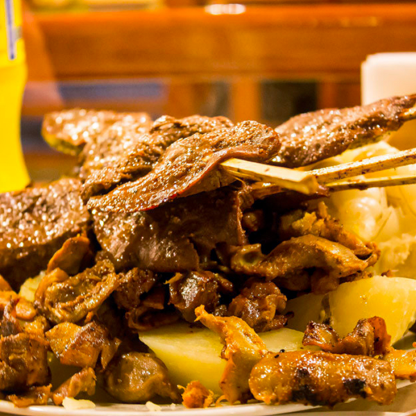 Anticuchos con rachi